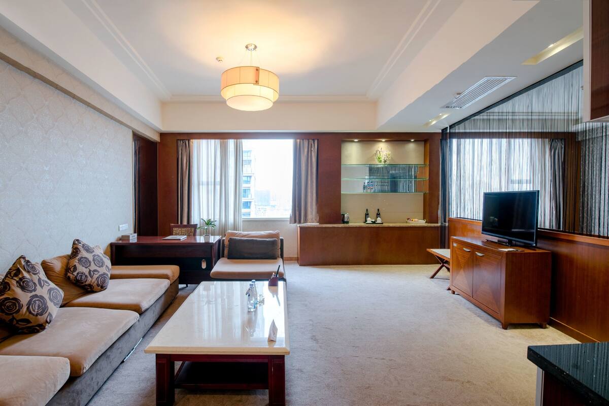 Suite – executive | Skrivebord, blendingsgardiner og wi-fi (inkludert)