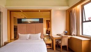 Quarto casal standard | Escrivaninha, cortinas blackout, Wi-Fi de cortesia