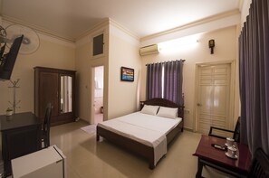 Minibar, desk, free WiFi, bed sheets