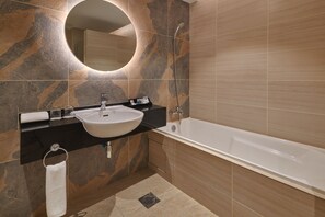 Douche, articles de toilette (gratuits), serviettes fournies