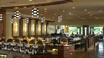 每日供应自助式早餐(每人 MYR 25)