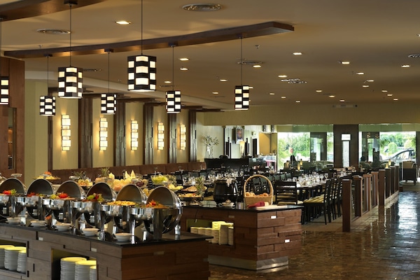 Daily buffet breakfast for a fee