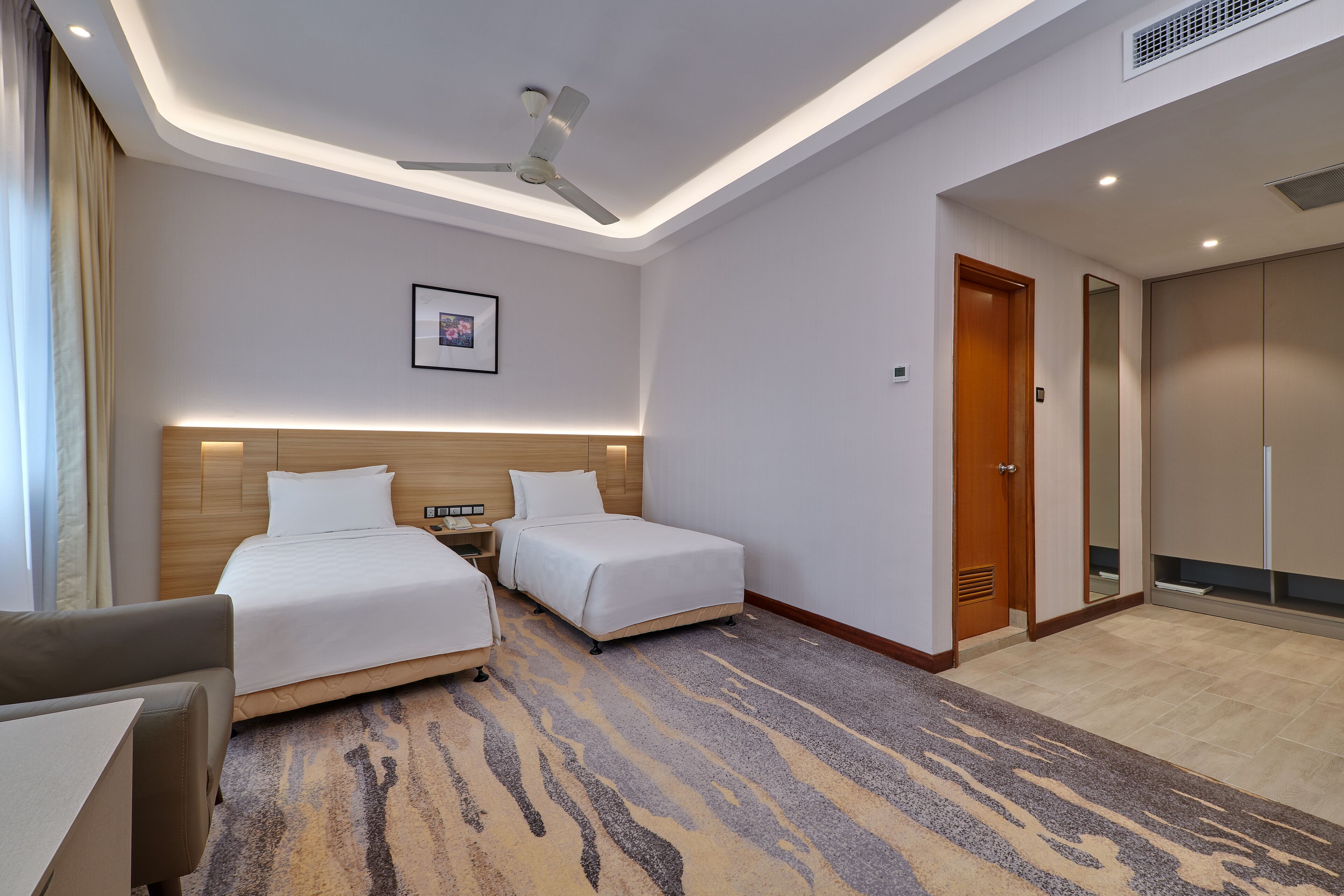 deluxe room, 2 single beds, city view | in-room safe, desk, soundproofing, iron/ironing board
