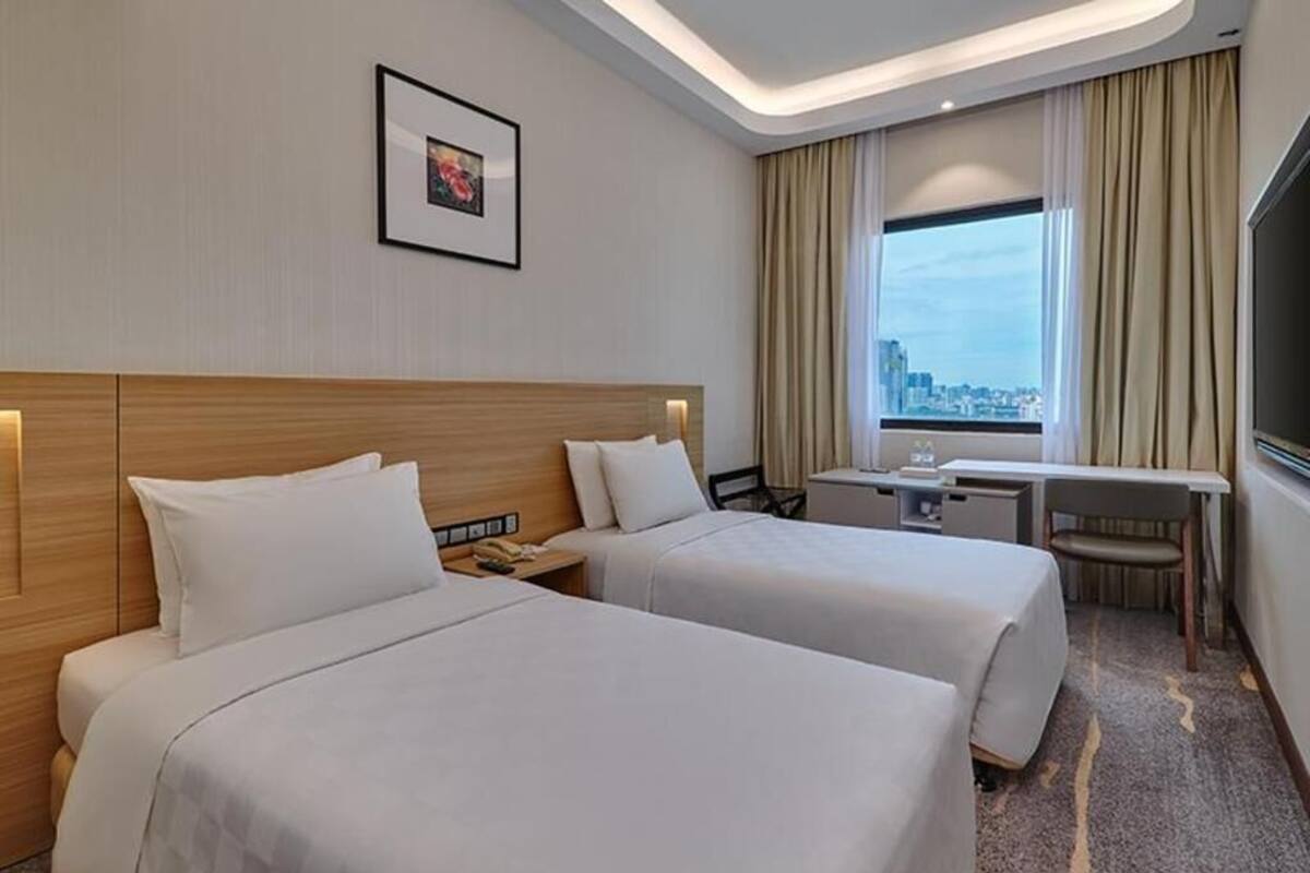 1 bedroom, in-room safe, desk, soundproofing