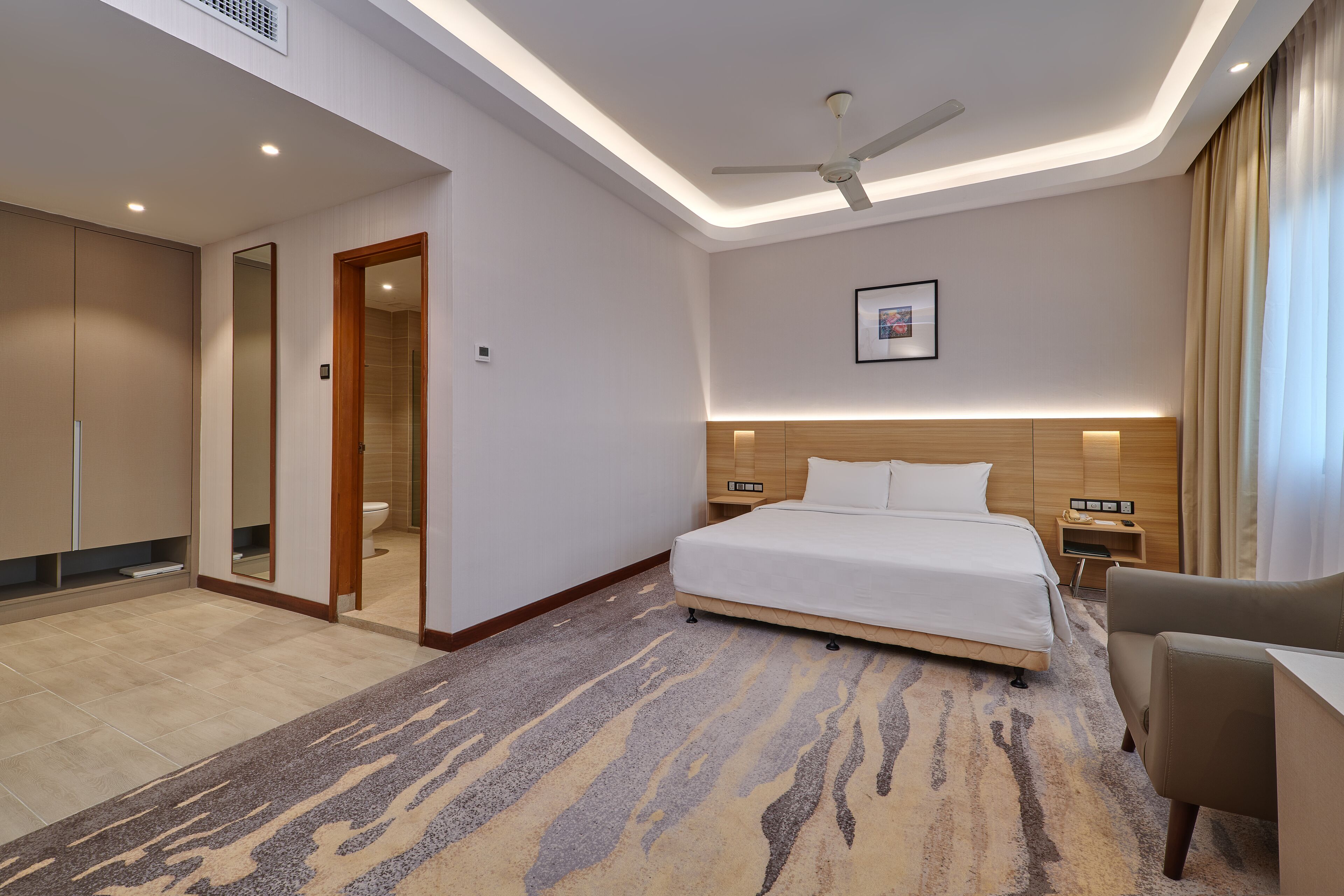 deluxe room, 1 king bed, city view | in-room safe, desk, soundproofing, iron/ironing board