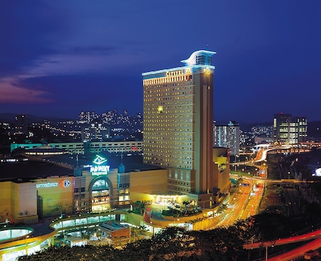 Fachada del alojamiento - Noche. Cititel Mid Valley
