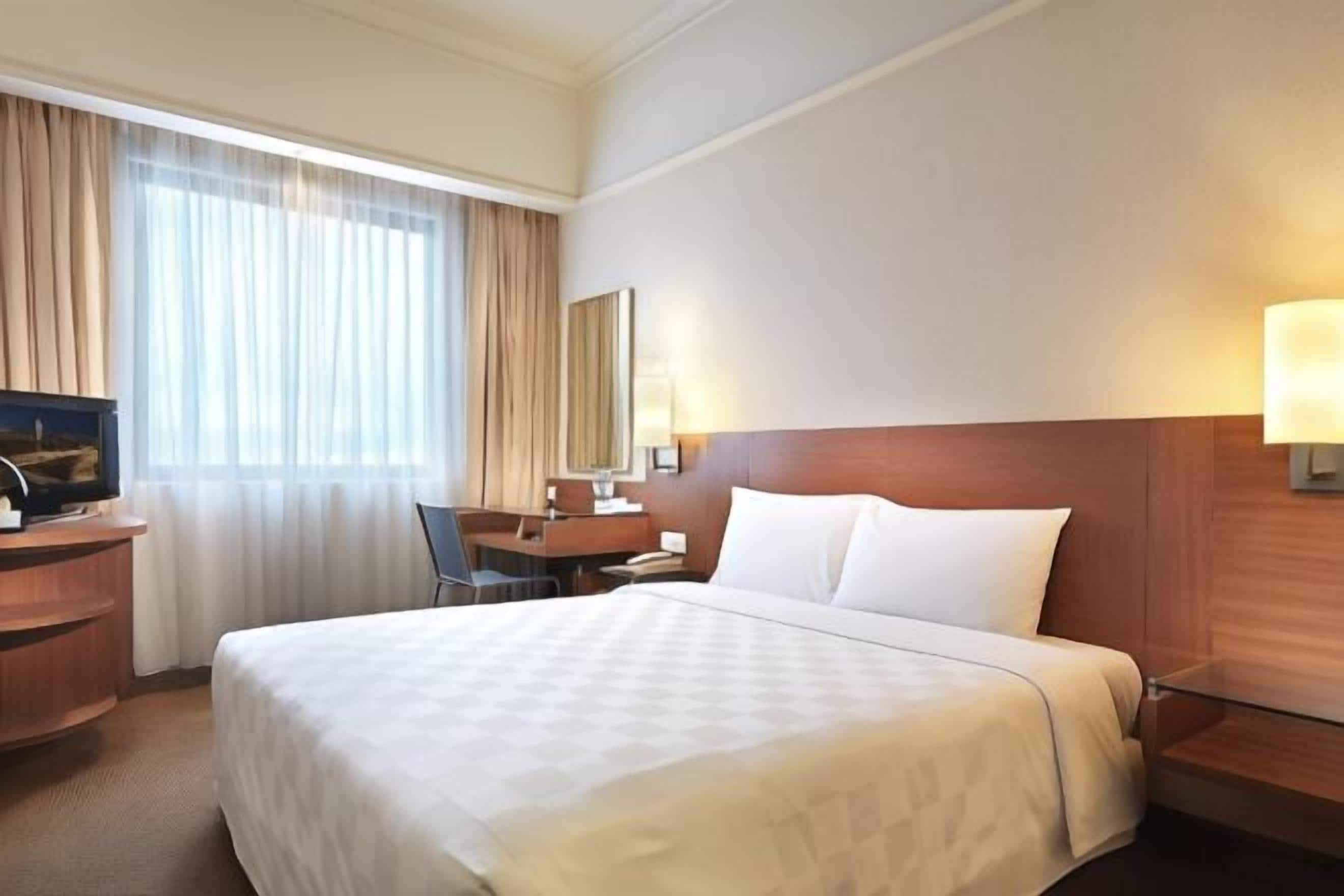 1 bedroom, in-room safe, desk, soundproofing