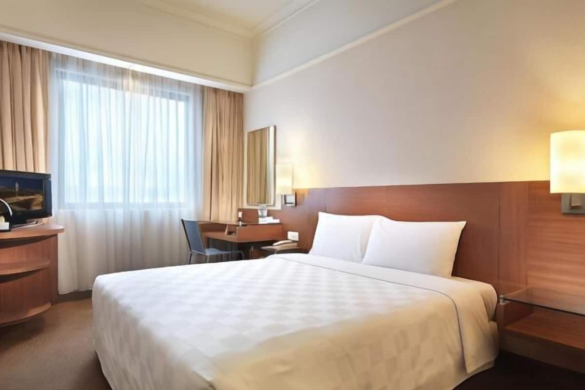 1 bedroom, in-room safe, desk, soundproofing