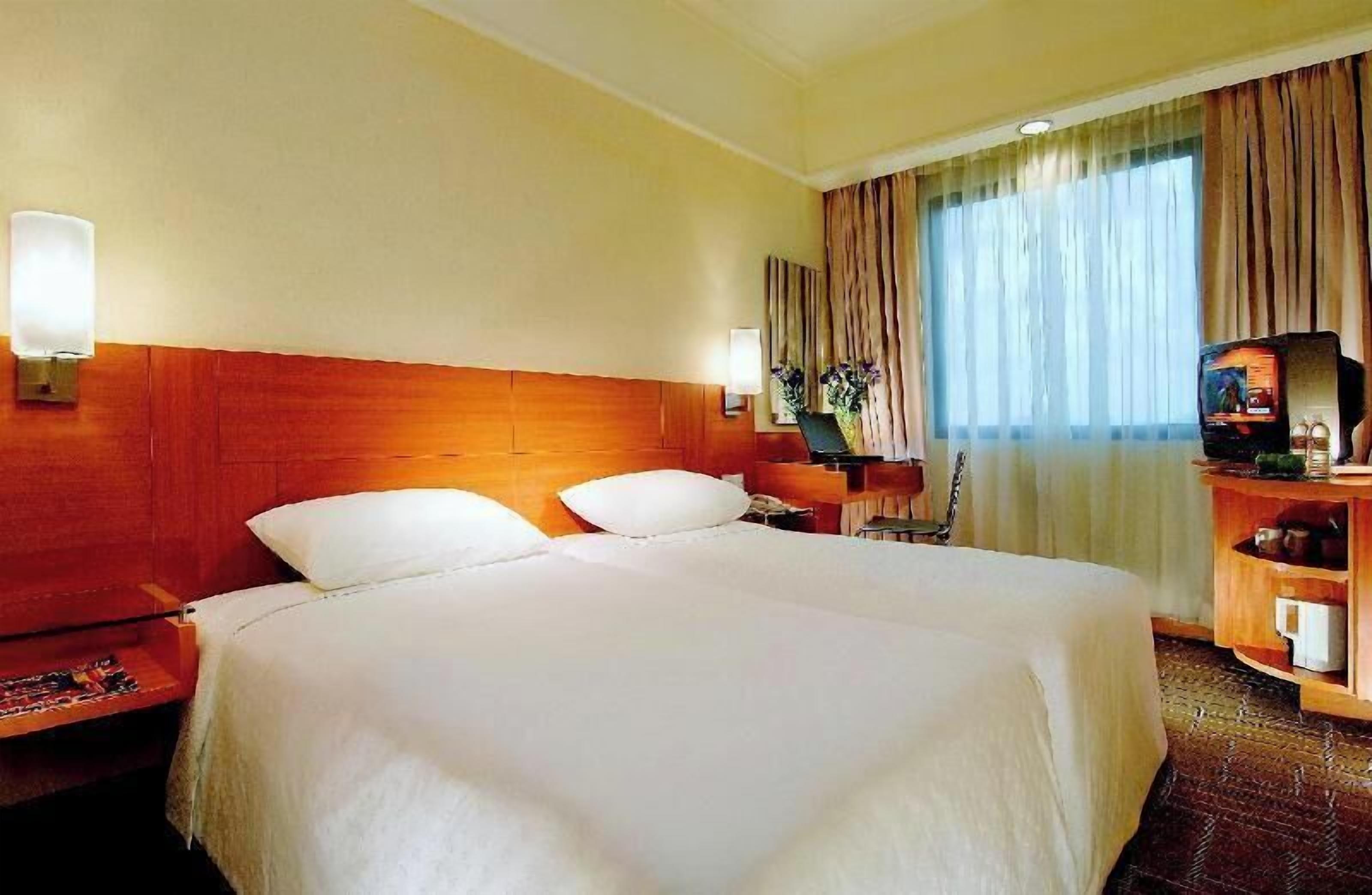 1 bedroom, in-room safe, desk, soundproofing