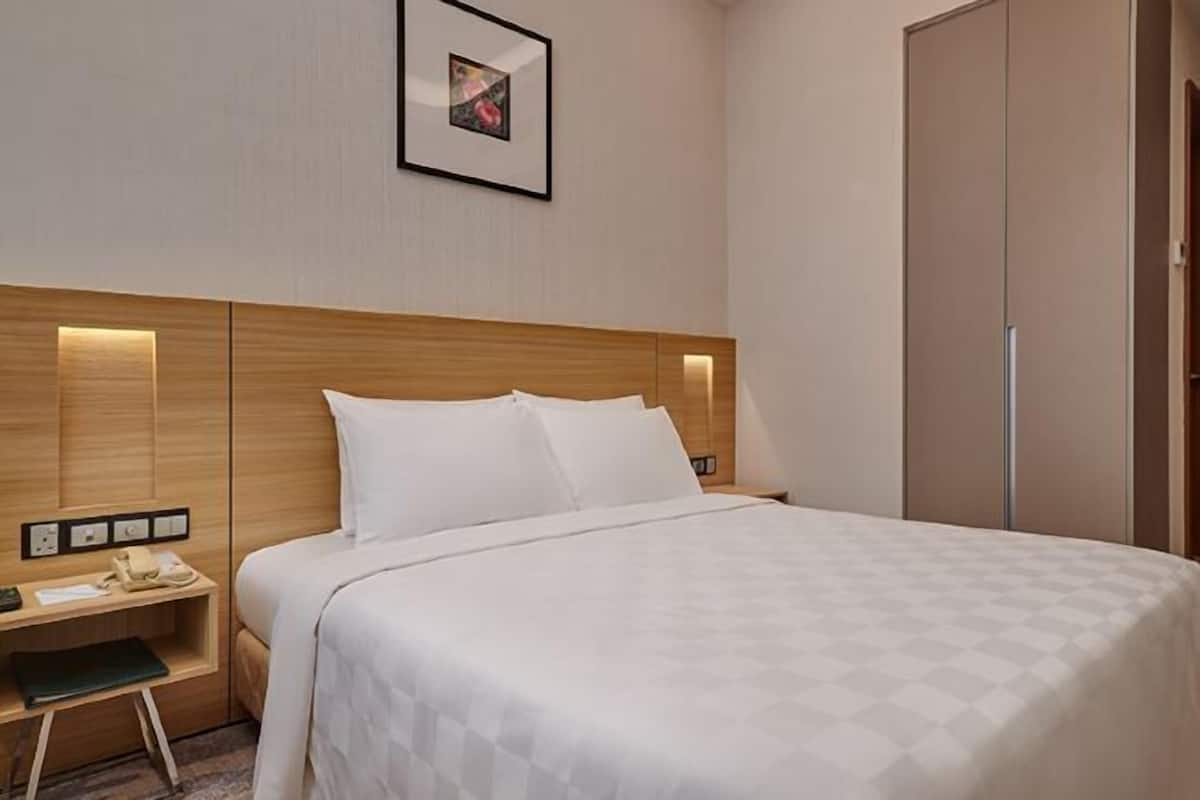 1 bedroom, in-room safe, desk, soundproofing