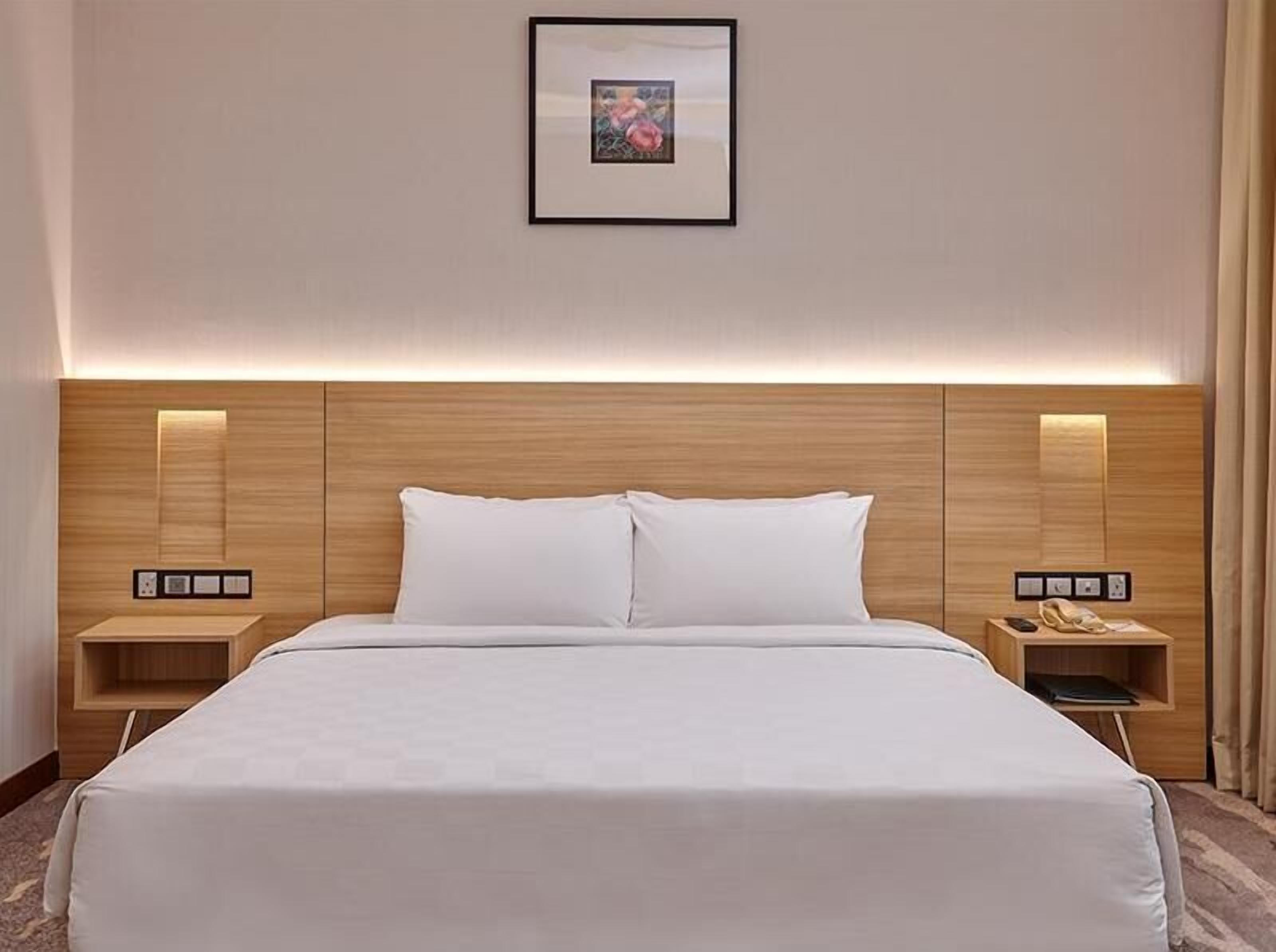 1 bedroom, in-room safe, desk, soundproofing