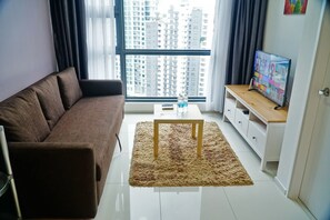 Apartment, 1 Bedroom, City View | Living area