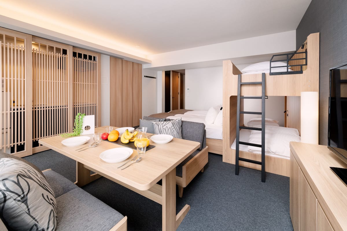 1 bedroom, down duvets, in-room safe, blackout curtains