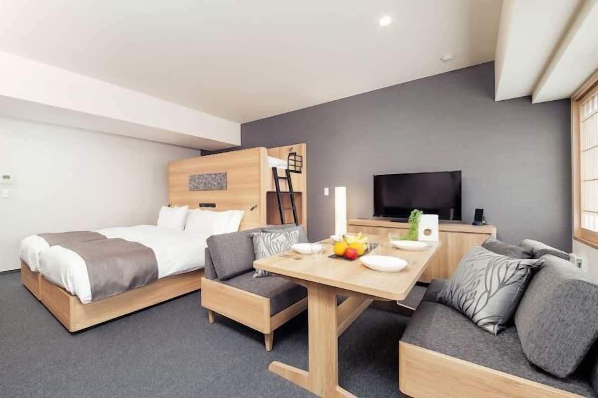 1 bedroom, down duvets, in-room safe, blackout curtains