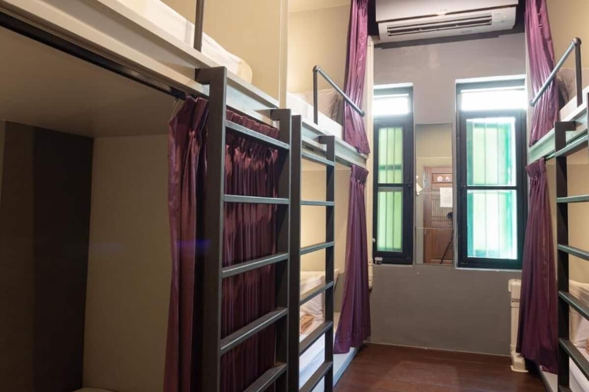 Family Shared Dormitory, Shared Bathroom (4 Beds)