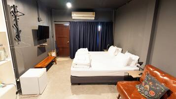 Deluxe Double Room | Free WiFi, bed sheets