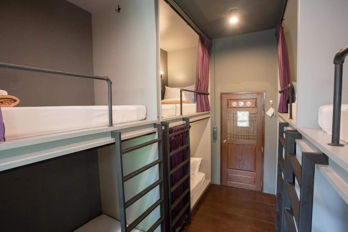8 Beds Mixed Dormitory Room (Up to 8 person)