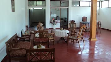 Coin salon dans le hall