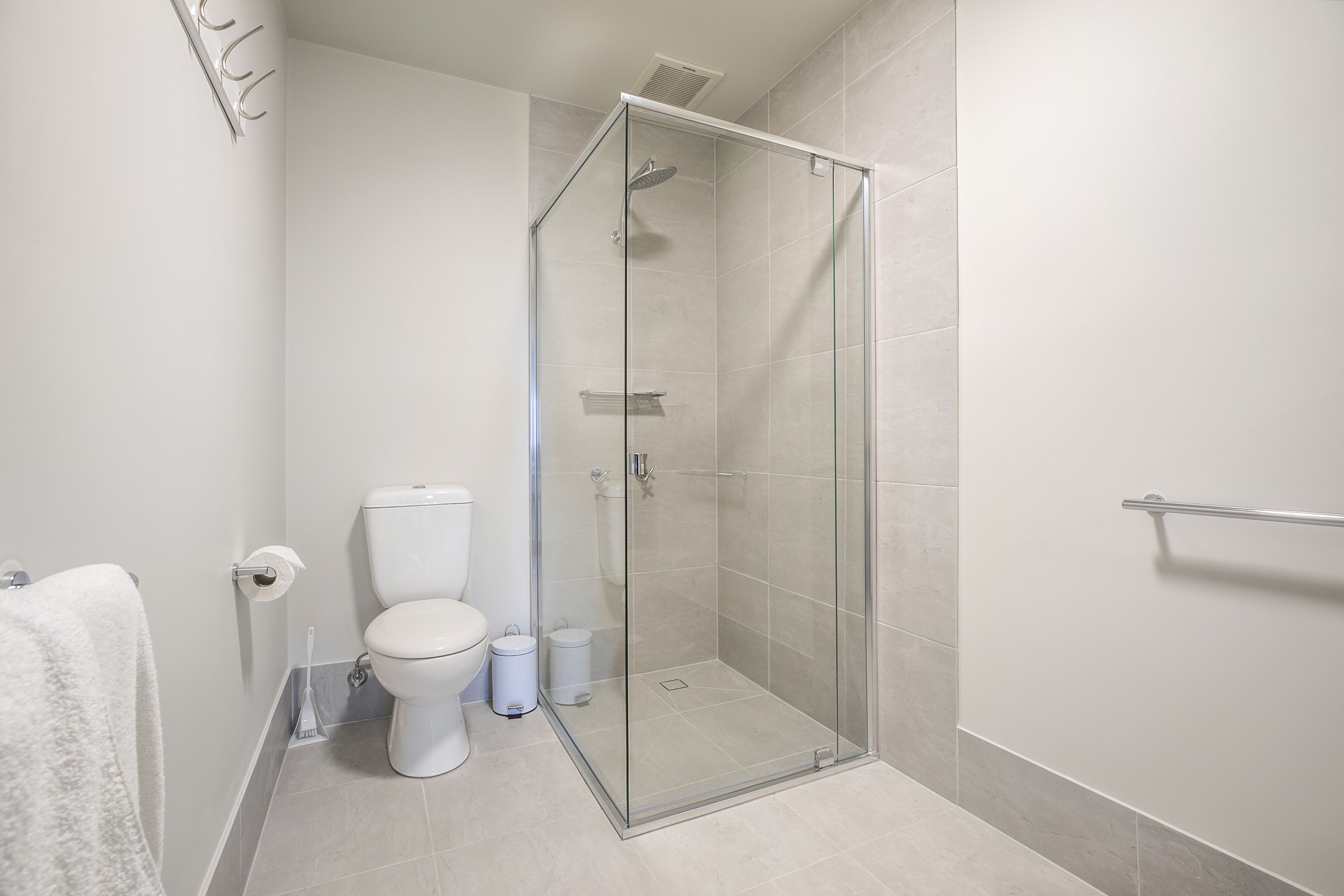 shower, rainfall showerhead, free toiletries, hair dryer