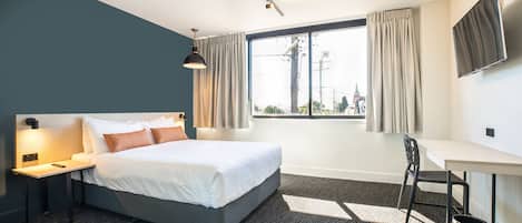 Studio Queen | Desk, laptop workspace, soundproofing, iron/ironing board