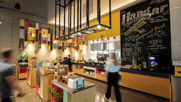 每日供應吃到飽早餐 (每人 AUD35)