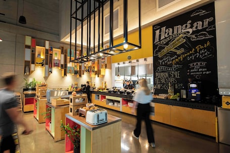 Desayuno buffet diario (AUD 35 por persona)