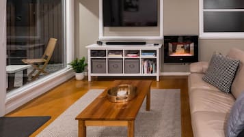 Casa, 1 habitación, vista al océano (The Nook) | Área de sala de estar | Televisión de pantalla plana