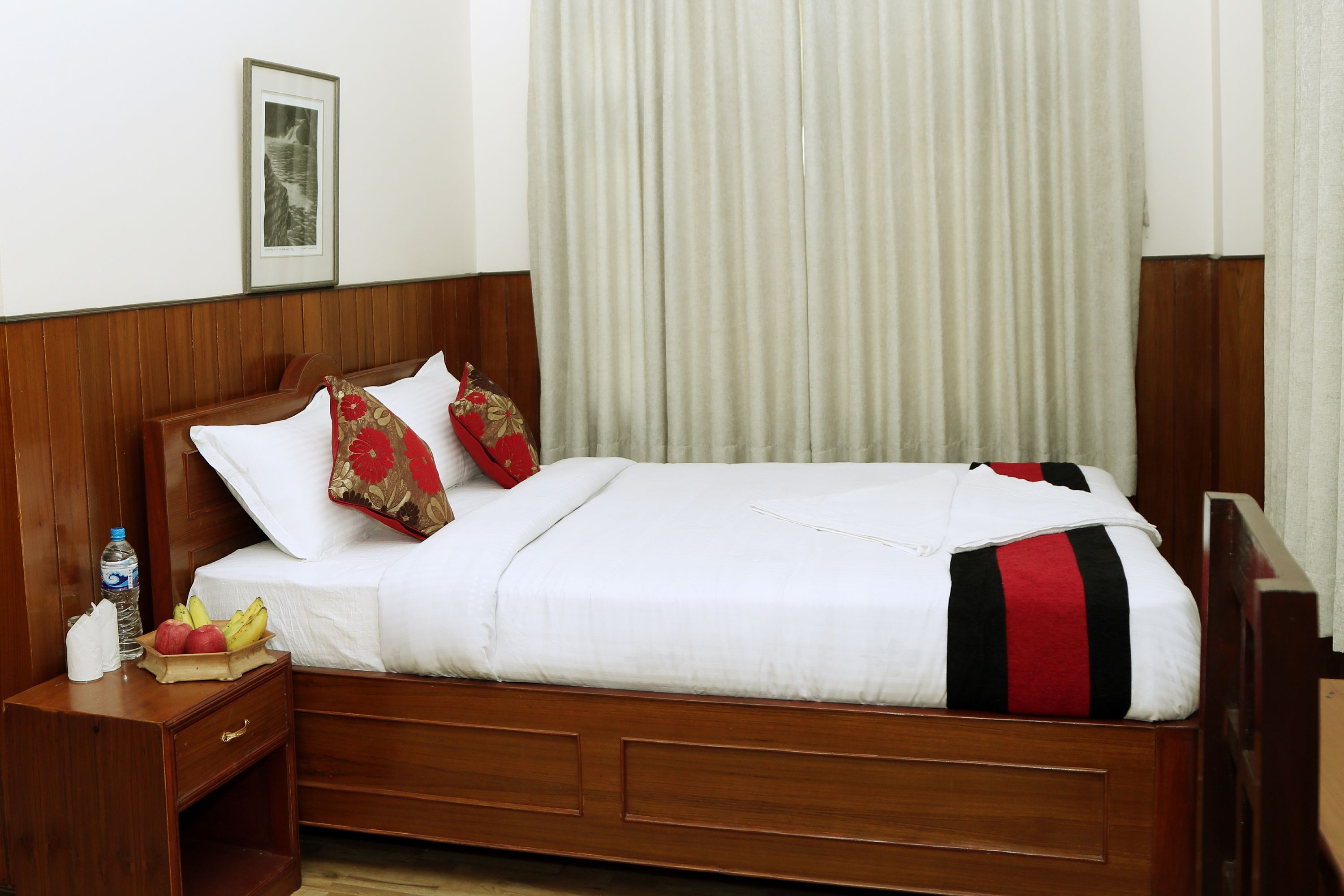 Deluxe Double Room, 1 Double Bed, Smoking, Mountain View | Minibar, desk, soundproofing, free WiFi