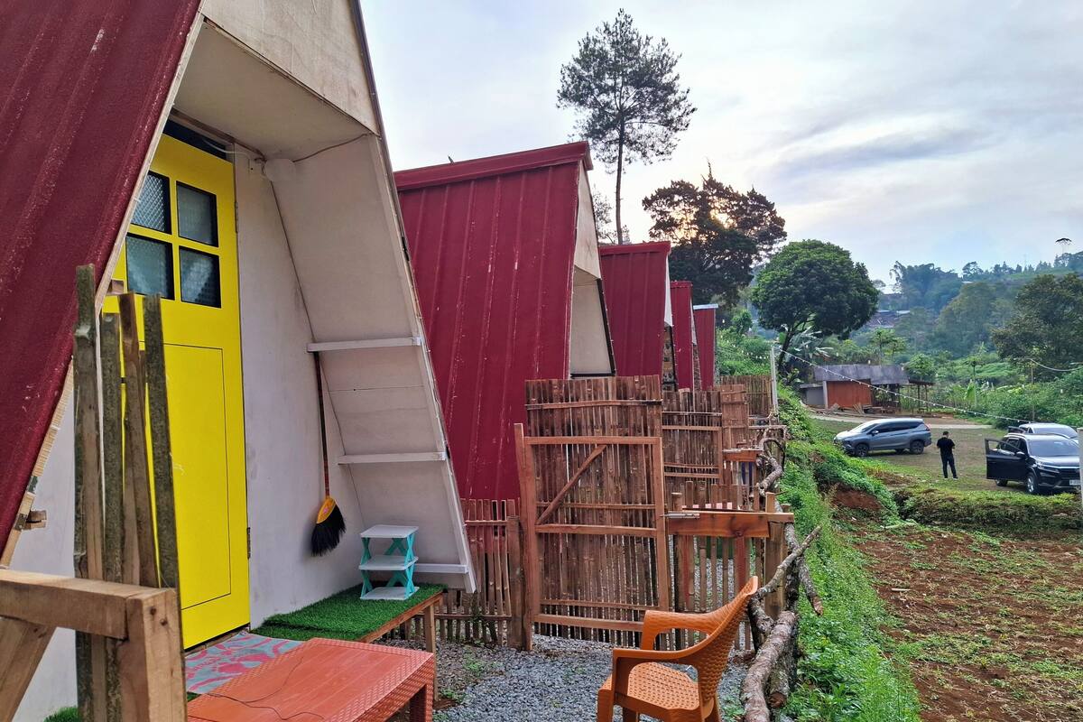 Family Cabin, 1 Bedroom, Shared Bathroom, Mountain View | Hypo-allergenic bedding, bed sheets