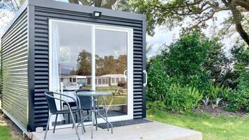 Deluxe Cabin, 1 Queen Bed