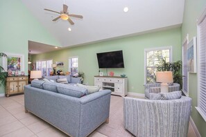 Smart TV, video games - Captiva Breeze Pool Home near beach (Captiva)