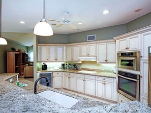 Microwave, coffee/tea maker, toaster, cookware/dishes/utensils - Captiva Breeze Pool Home near beach (Captiva)