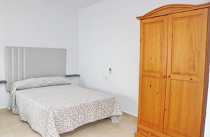 1 bedroom, bed sheets