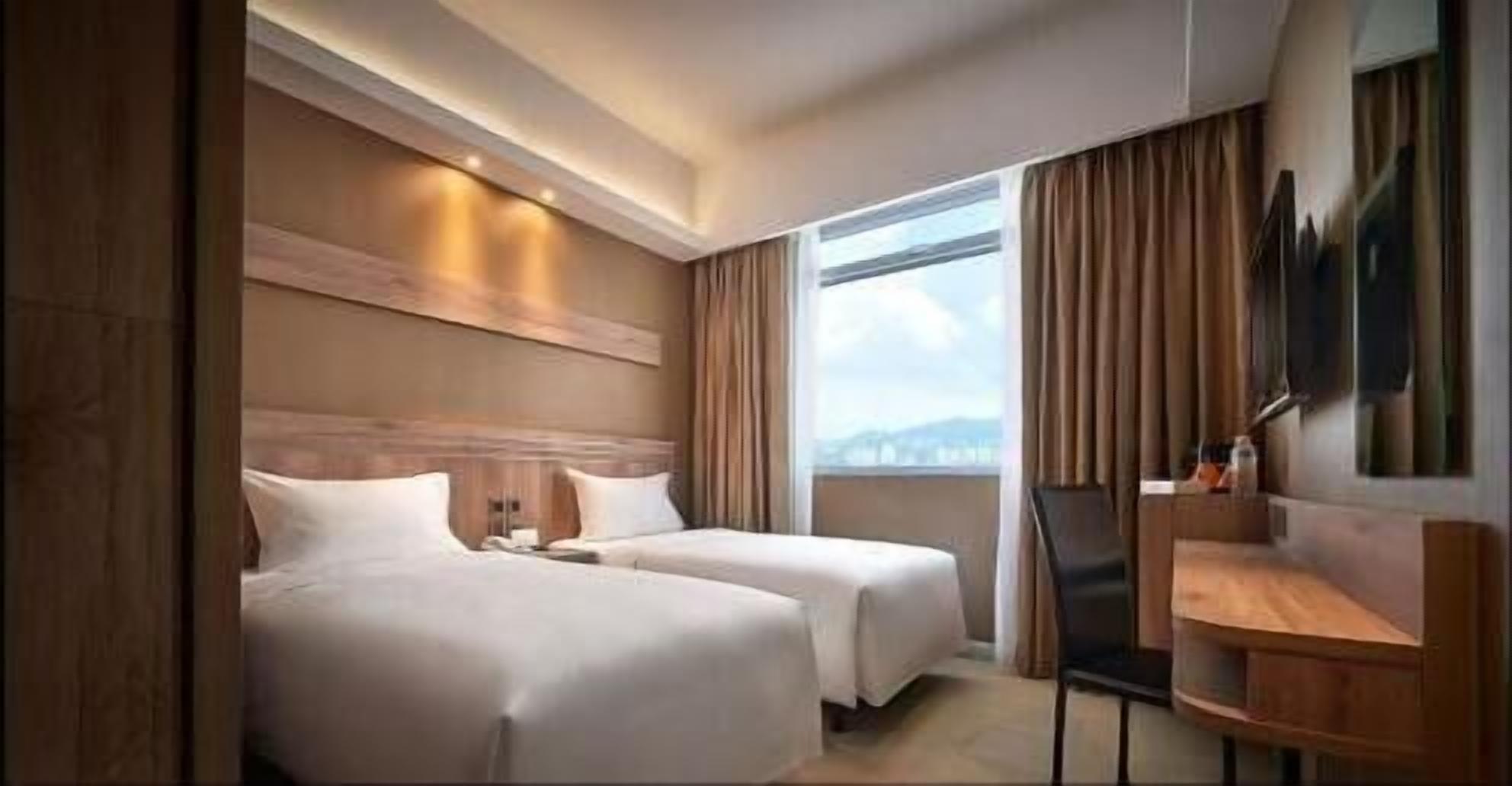 Minibar, két bảo mật tại phòng, bàn 