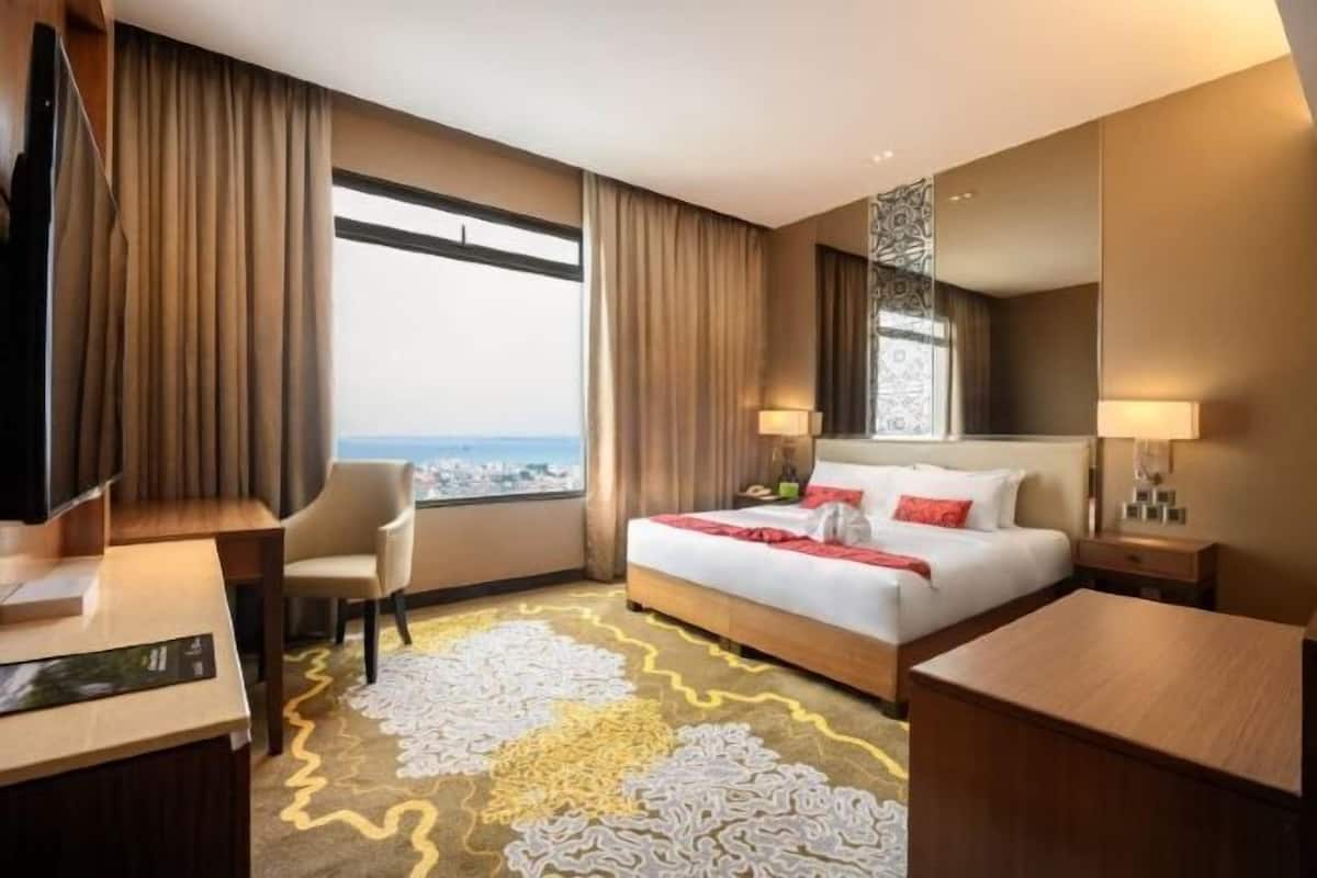 1 bedroom, premium bedding, down comforters, in-room safe