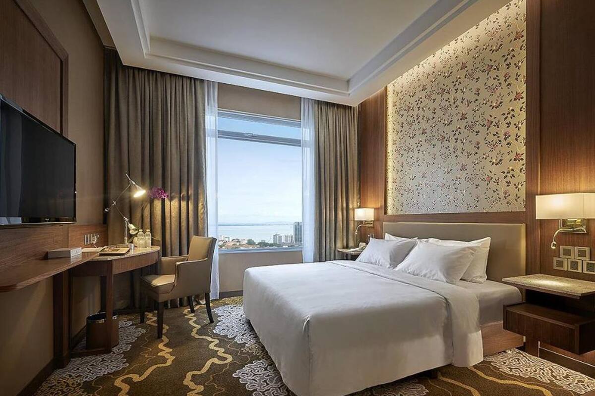 1 bedroom, premium bedding, down duvets, in-room safe