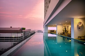 Outdoor pool, open 7:00 AM to 9:00 PM, pool loungers - St.Giles Wembley Penang (George Town)