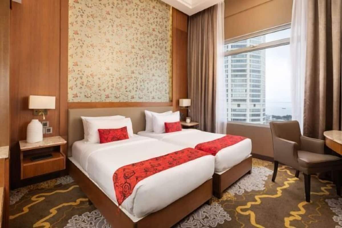 1 bedroom, premium bedding, down comforters, in-room safe