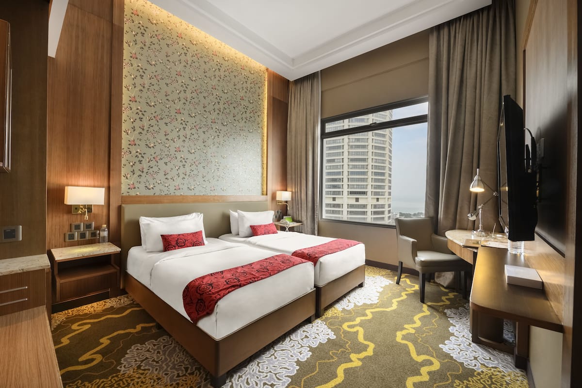 1 bedroom, premium bedding, down comforters, in-room safe