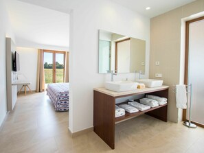 6 bedrooms, travel crib, free WiFi - Beautiful private villa for 12 people with WIFI, A/C, private pool, TV, patio and panoramic view (Costitx)