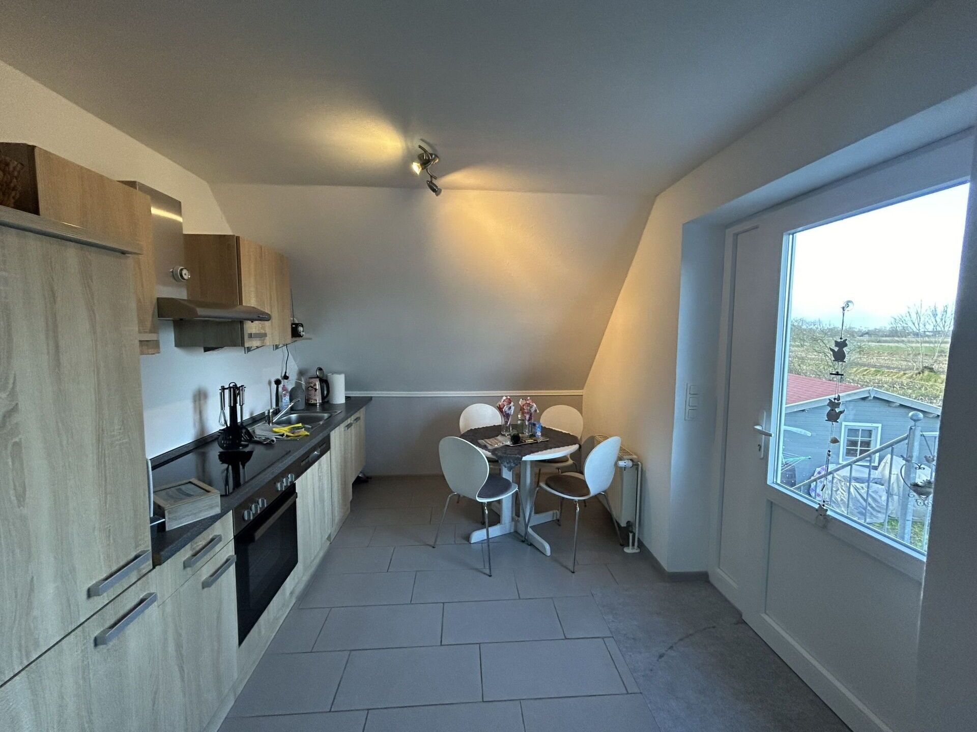 Four à micro-ondes, un four, lave-vaisselle