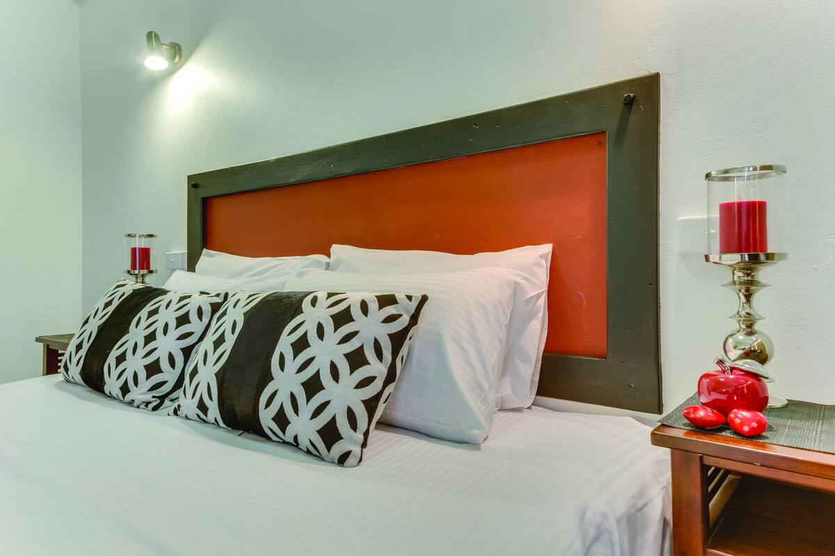 1 bedroom, hypo-allergenic bedding, individually furnished, desk