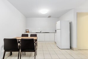 Living area - Rockhampton Riverside Central Hotel (Rockhampton)