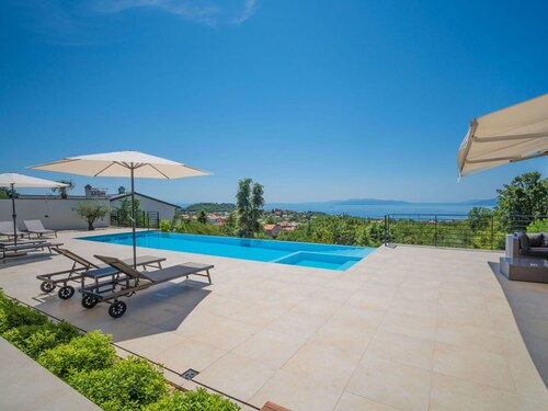 Wonderful private villa for 8 people with WIFI, A/C, private pool, hot tub, TV and terrace