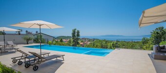 Wonderful private villa for 8 people with WIFI, A/C, private pool, hot tub, TV and terrace
