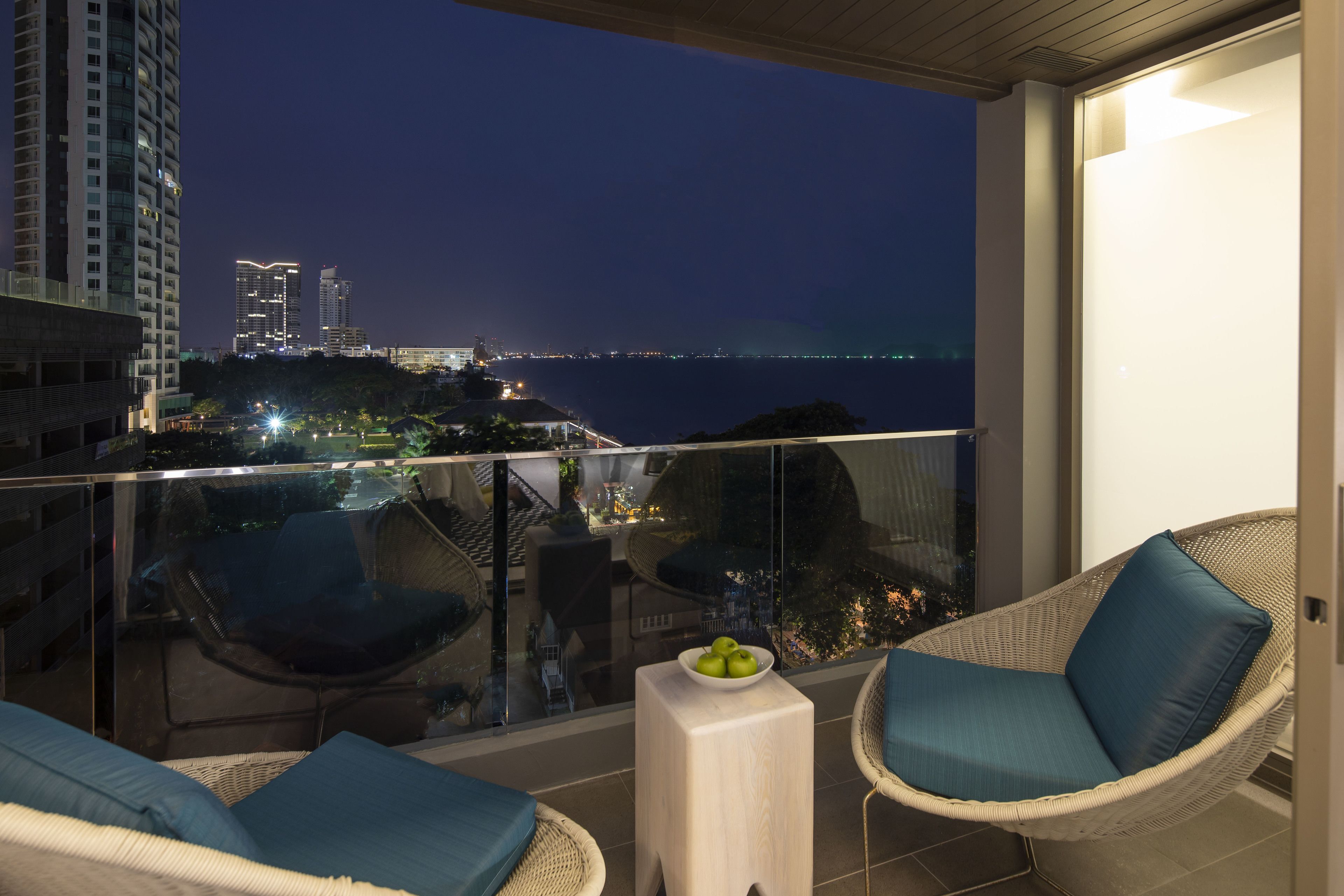 Deluxe Room ( 24 Hours Use of Room ) | Balcony
