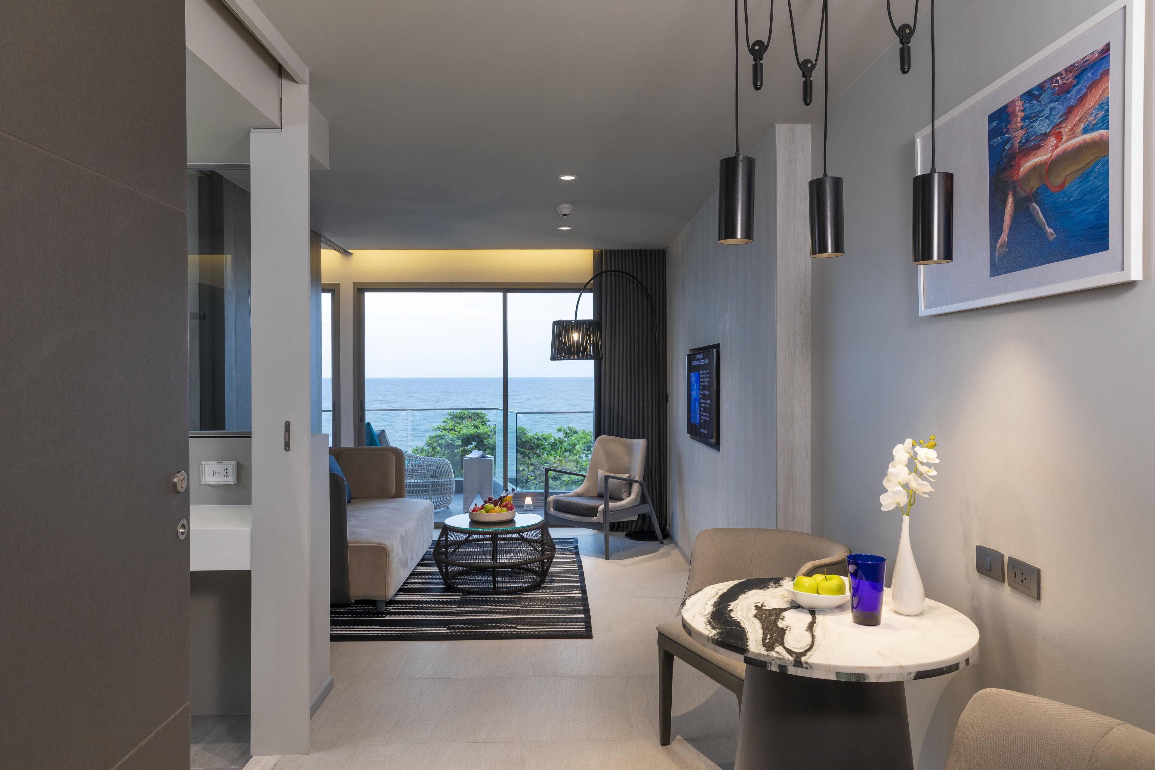 Suite Sea View ( 24 Hours Use of Room ) | 1 makuuhuone, minibaari, tallelokero huoneessa, työpöytä