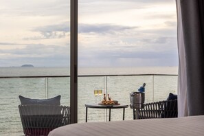 Deluxe Panoramic Seaview ( 24 Hours Use of Room ) | Näkymä rannalle/valtamerelle