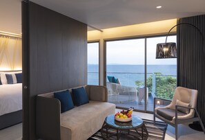 Suite Sea View ( 24 Hours Use of Room ) | Área de estar | TV de tela plana