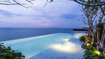 Outdoor pool, pool loungers